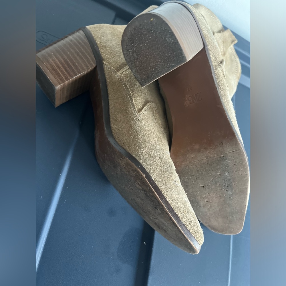 Boots - Picture 2 of 4